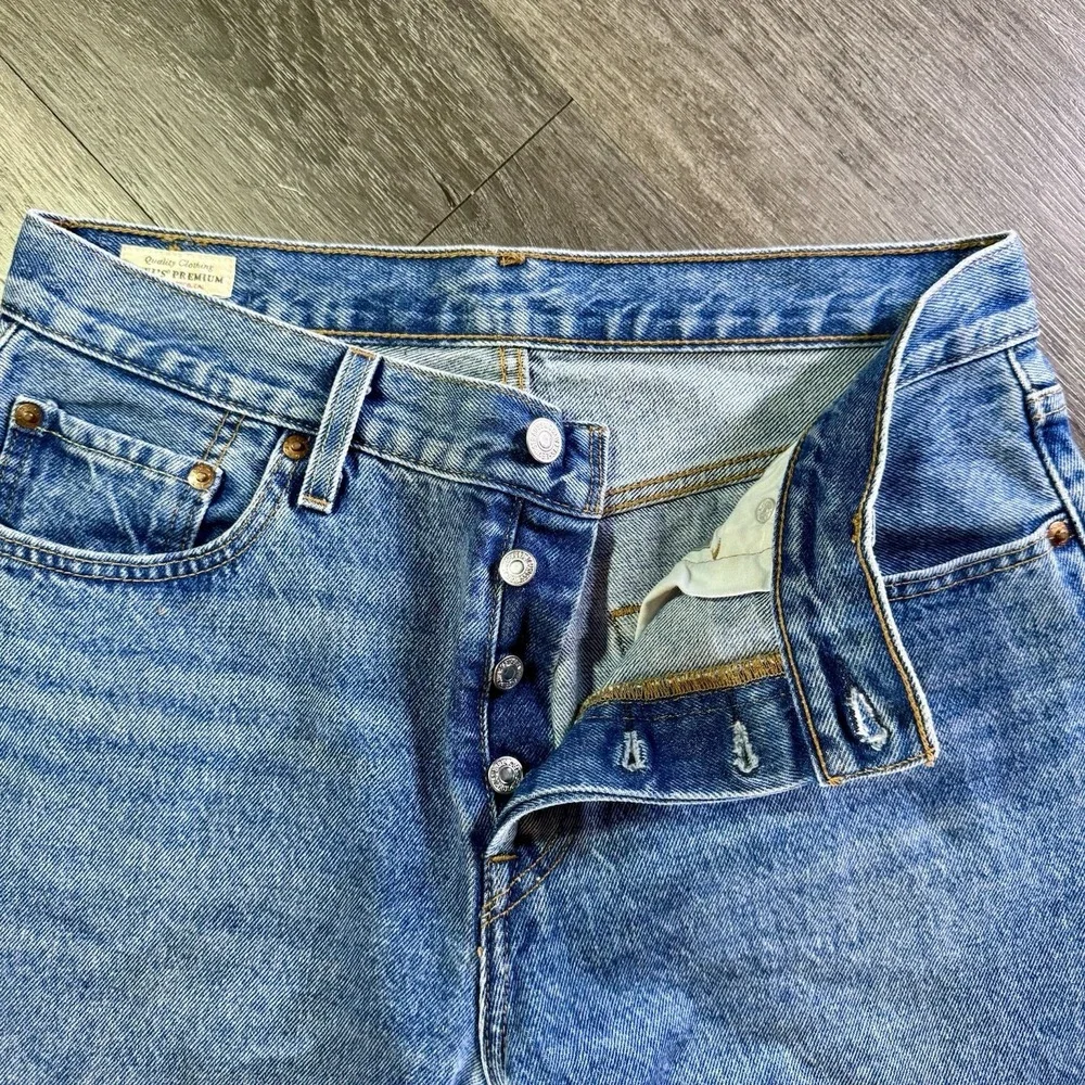 Levis 501 Jeans Mens 28X30‎ Medium Wash Blue Straight Leg Button Fly Waterless